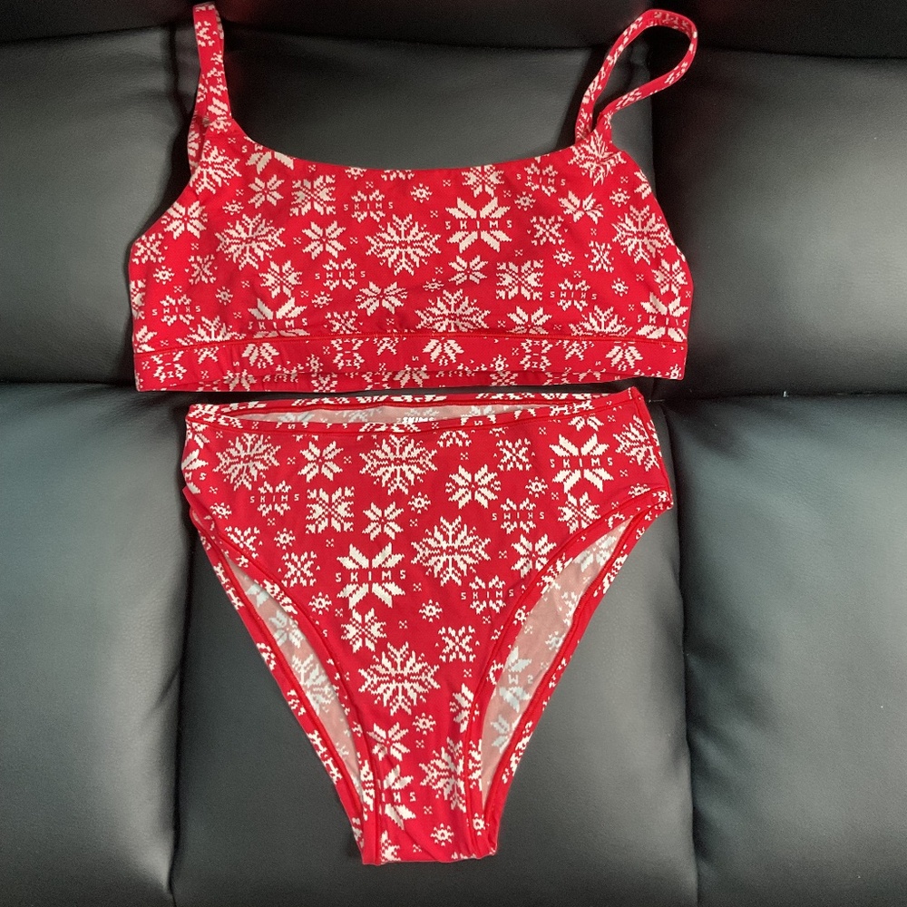 SKIMS Fits Everybody Scoop Bralette & High Waisted Brief Set Red Snowflake Sz M